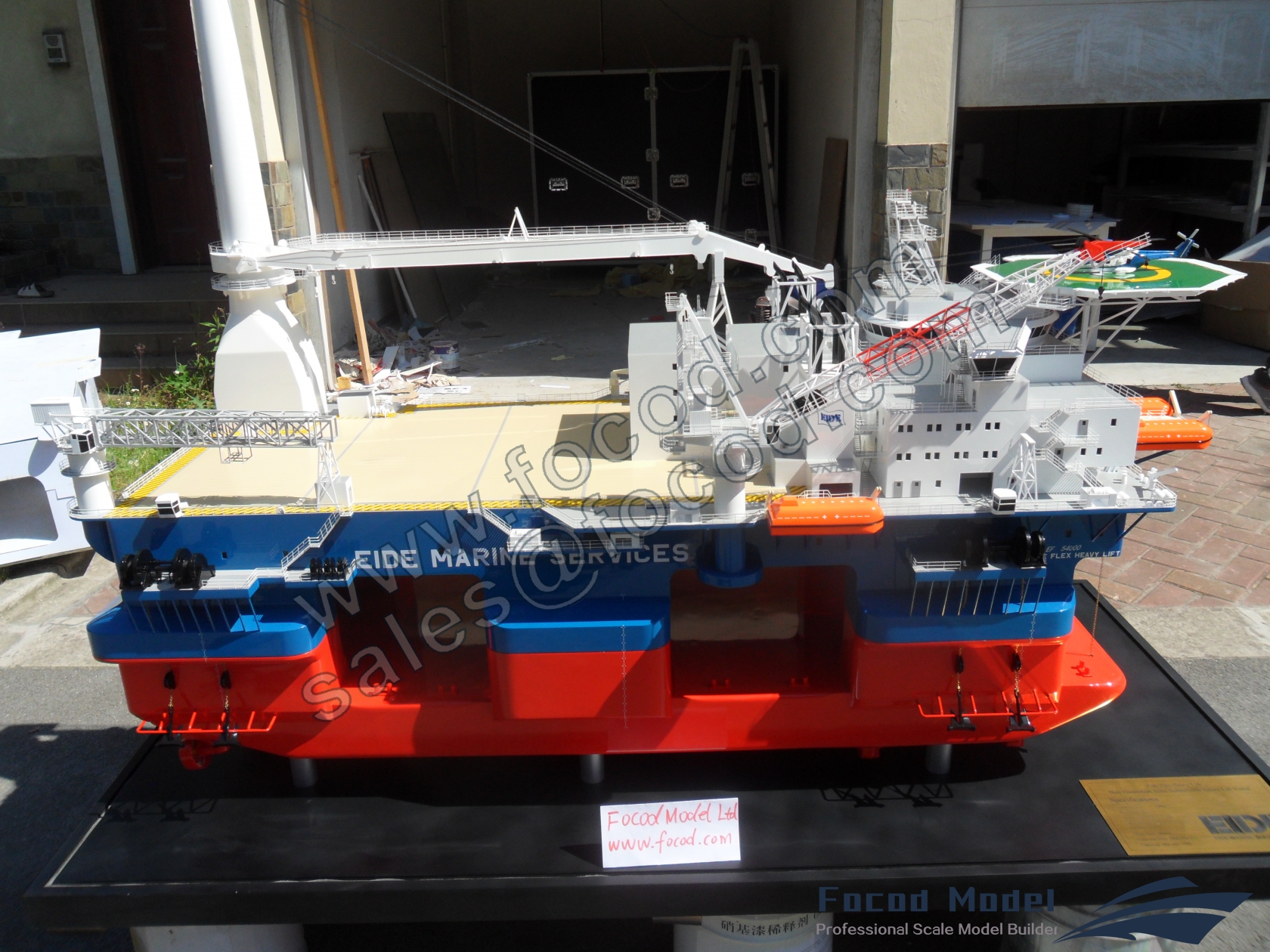 customized model of EIDE FLEX HEAVY LIFT VESSEL
